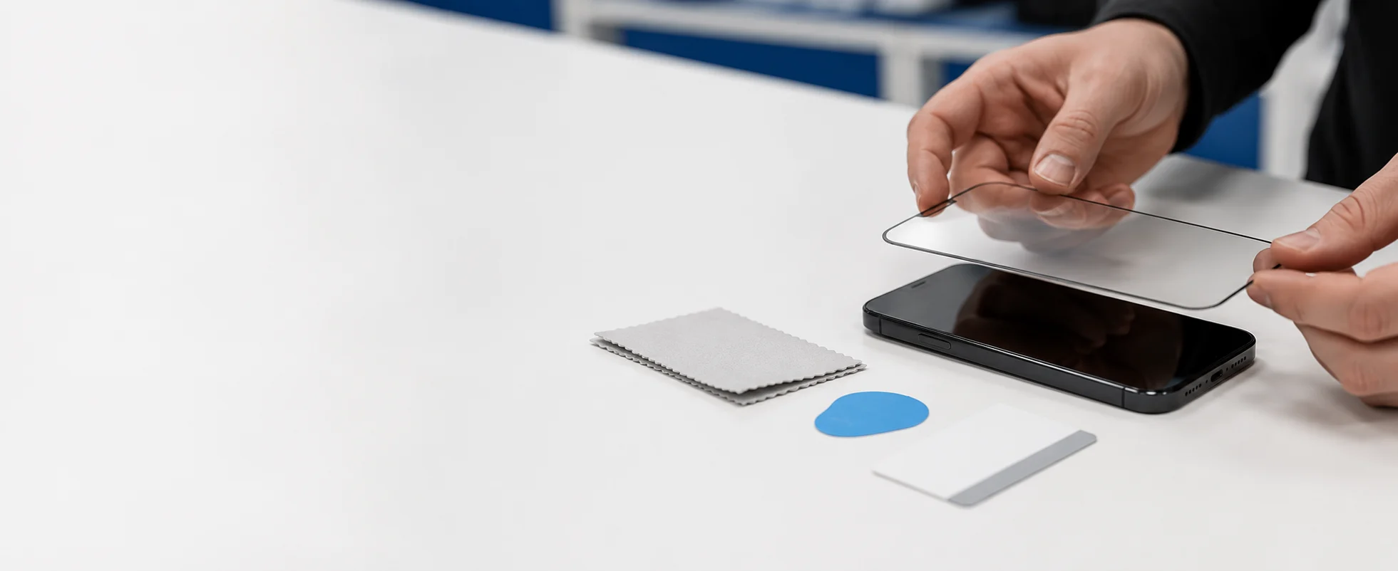 Smartphone mit ausgerichtetem Schutzglas
